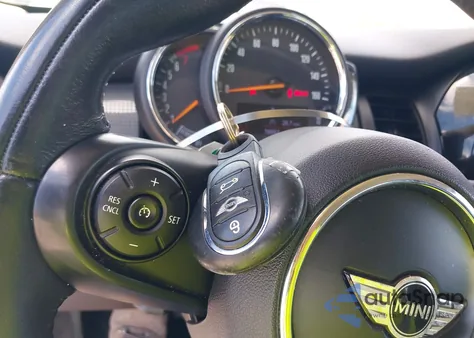 2018 Mini Hardtop Cooper/Oxford Edition из США, поврежденный, VIN WMWXP5C58J3C65621